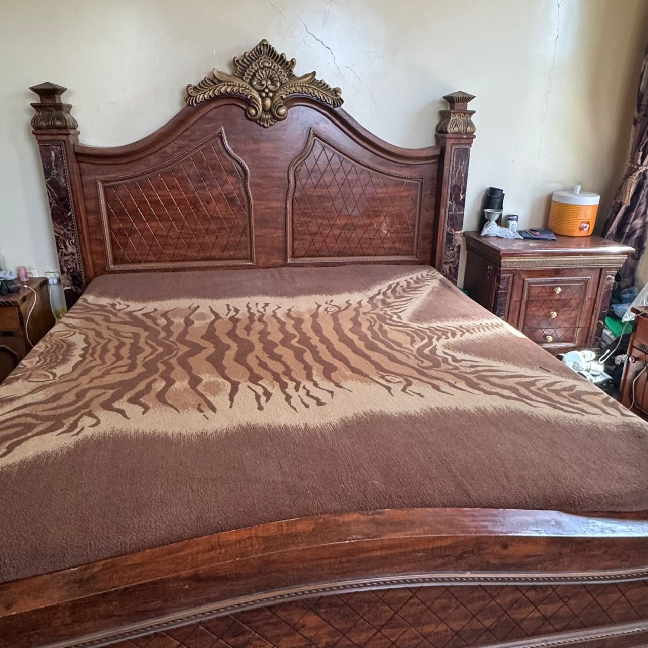 غرفة نوم خشب ملكي متين