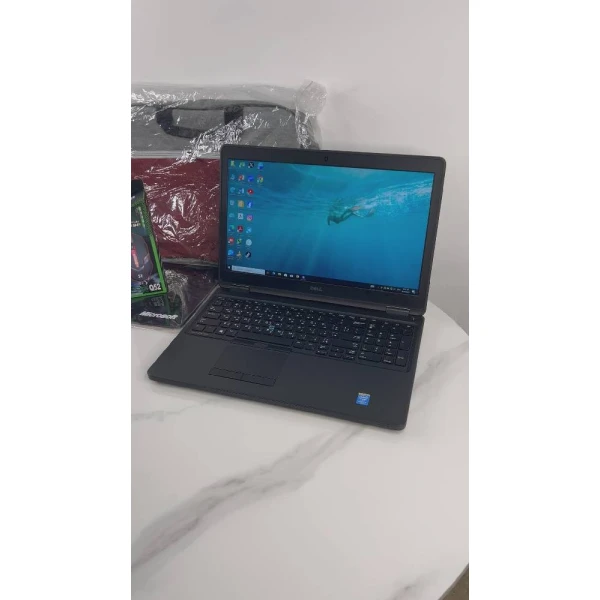 لابتوب بسعر ٥٥٠ ريال سعودي