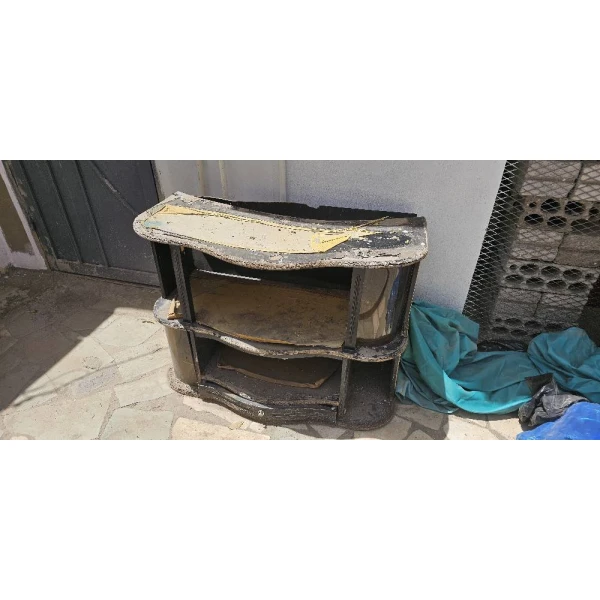 طاولة تلفاز