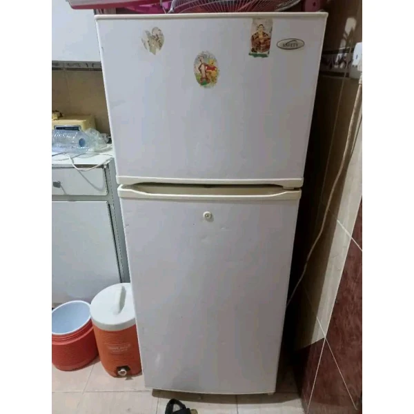ثلاجه كهربائيه بخار