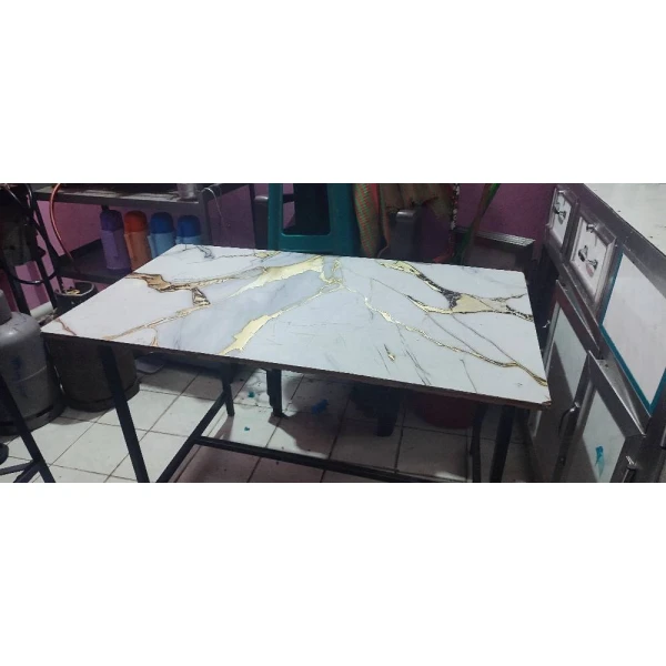 طاولة طعام